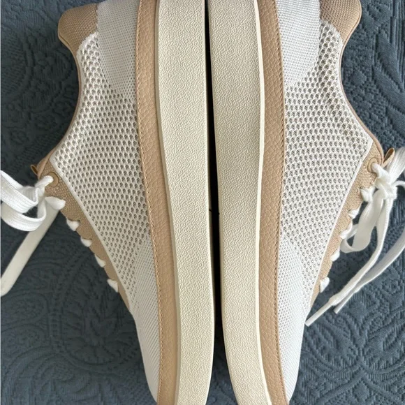 NEW Vionic Galia Sneakers - Picture 6 of 9